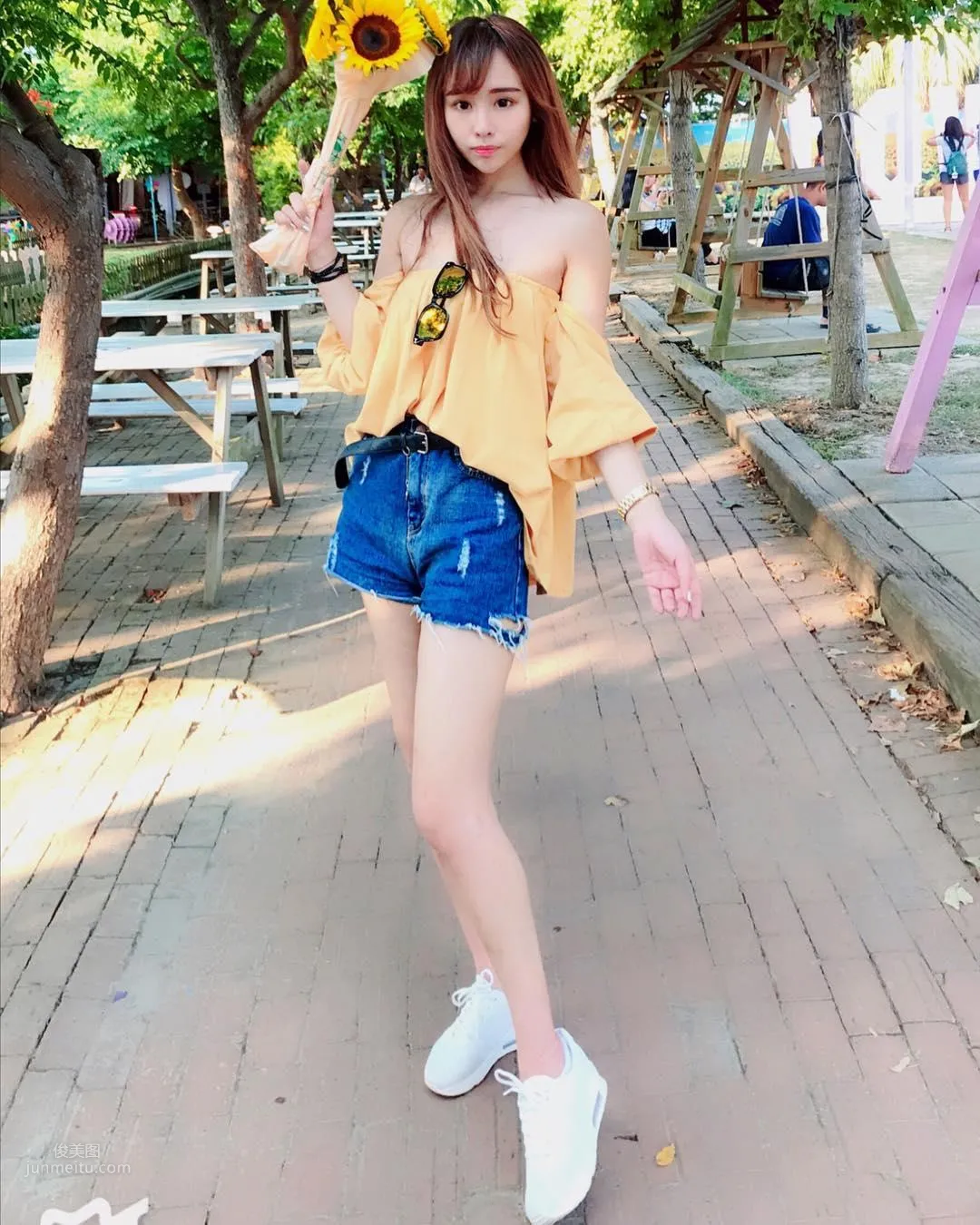 S-Shaped Taiwanese Girl Irene Huang, Loves Open-Chest Swimwear Most photo 22