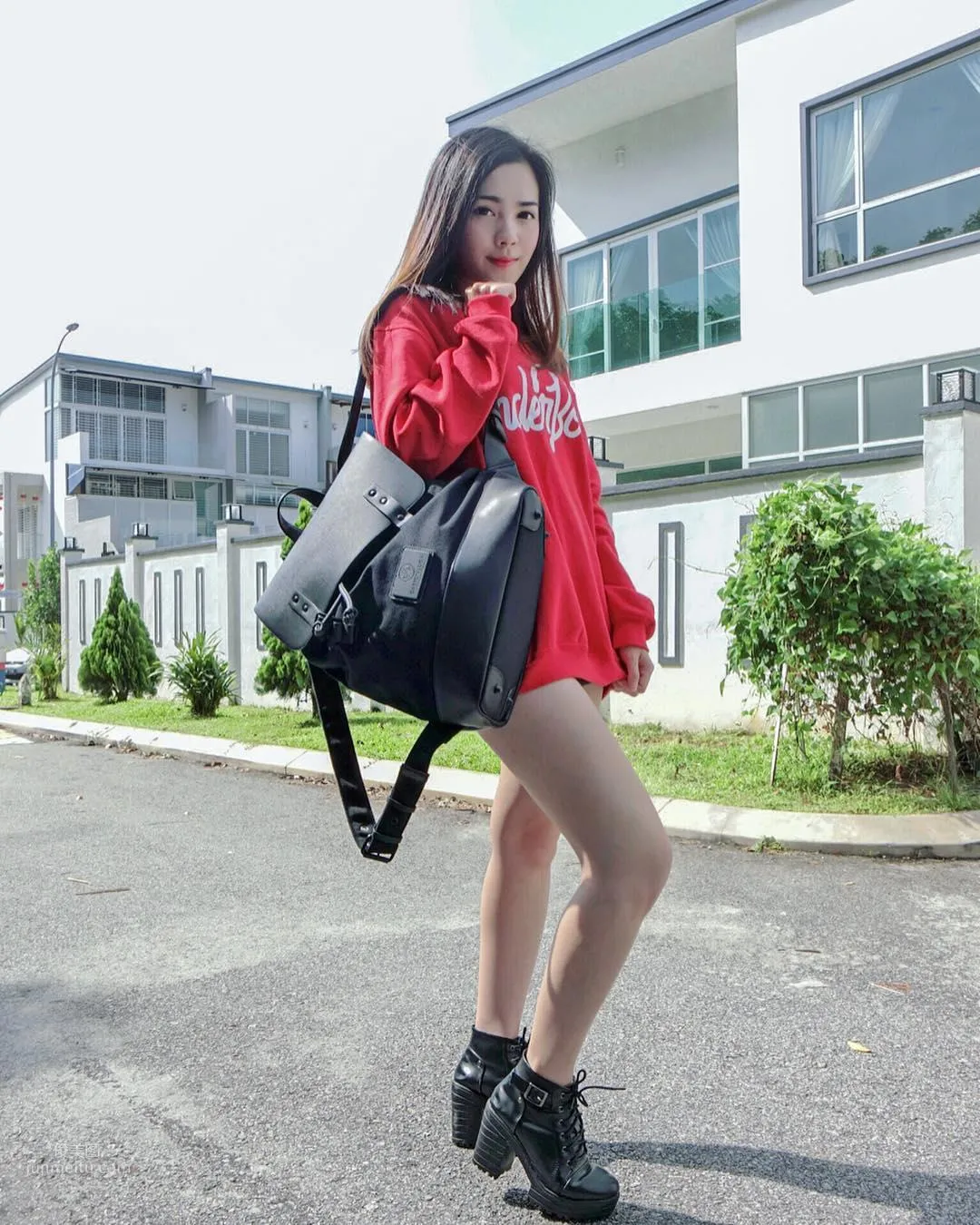 AirAsia Pretty Flight Attendant Mabel Goo, Candid Photos Went Viral Online and She Became Famous by Accident photo 12