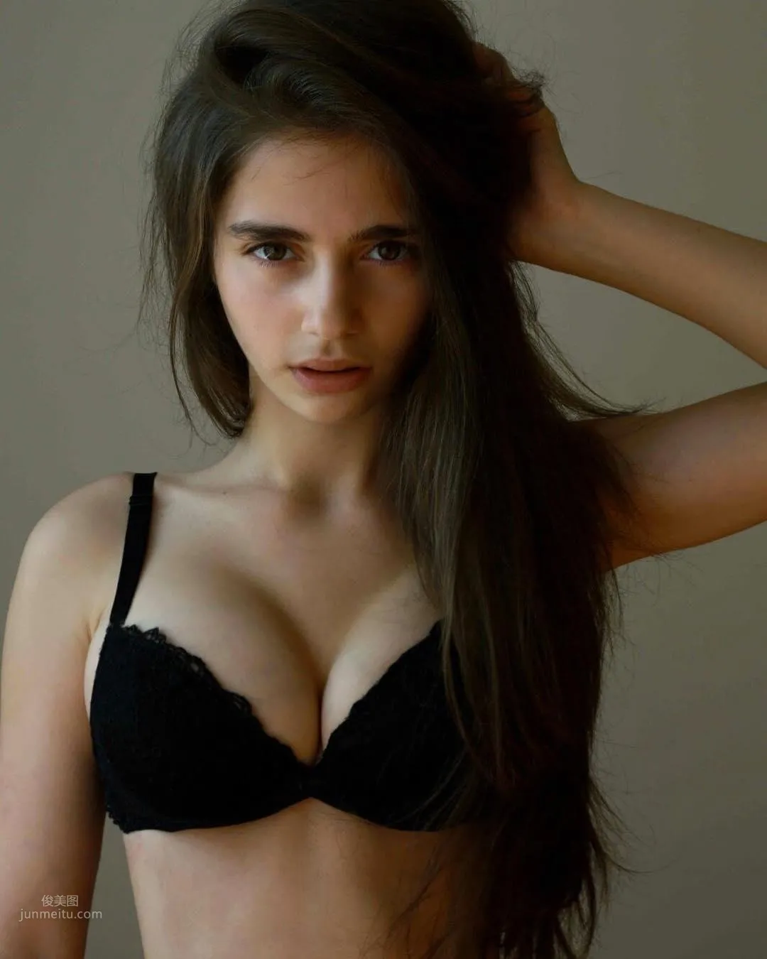 Kristin Orbelian- 虎一波！驚豔俄羅斯正妹私房照 14