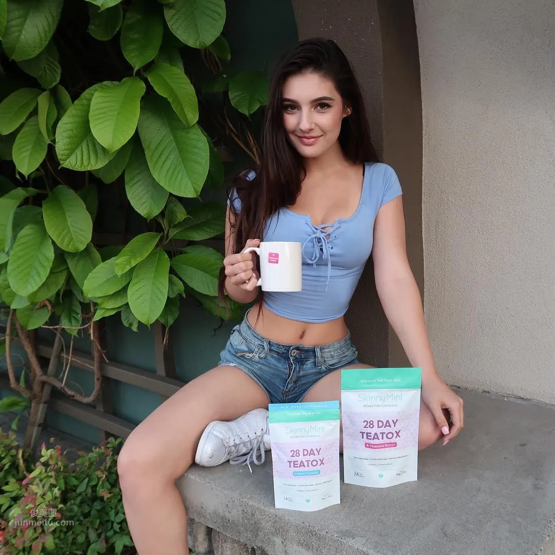 Natalie Gibson - Sweet and Hot Cheerleader photo 7