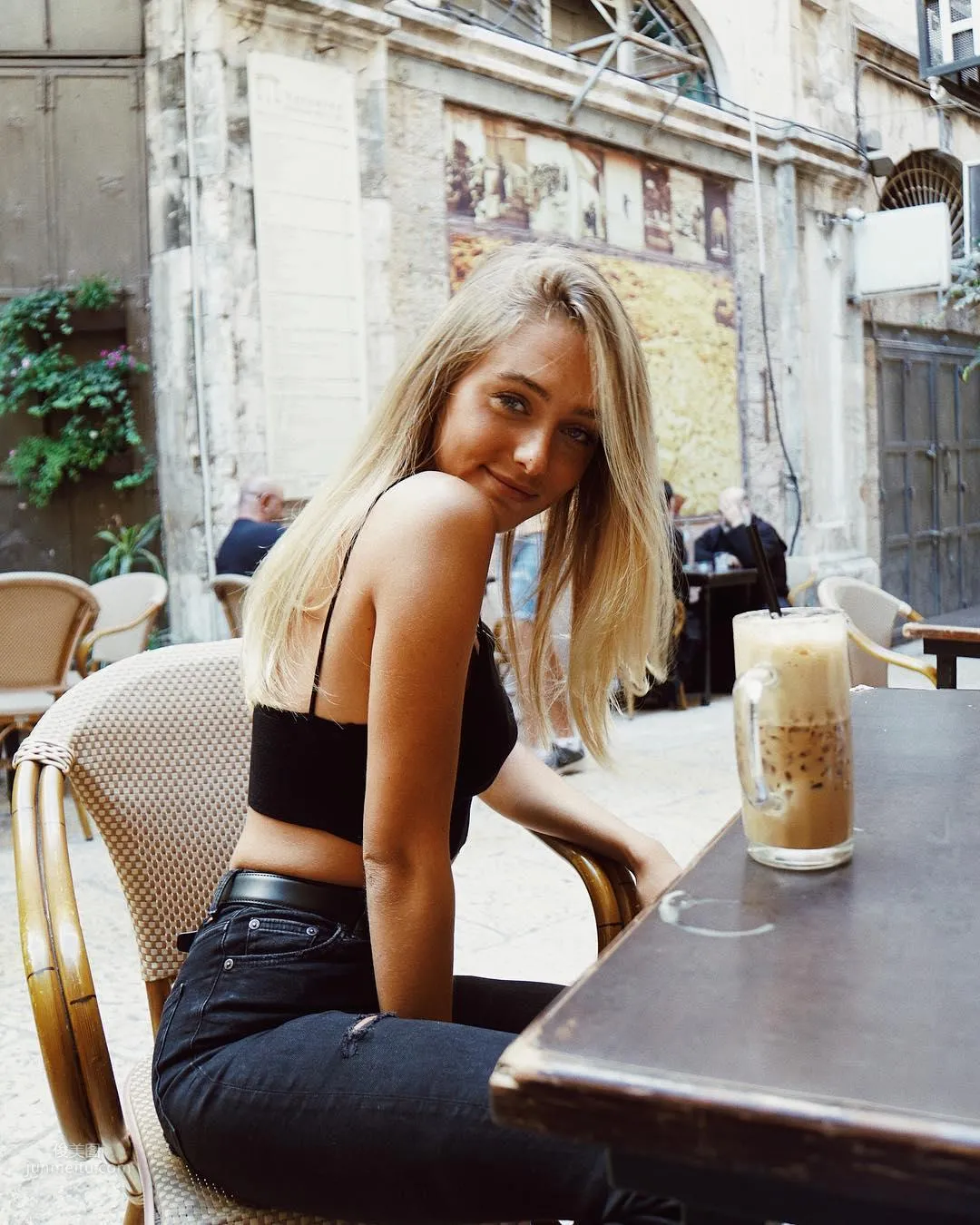 Omer Nudelman, Israeli Beauty with an Extremely Sweet Smile photo 33