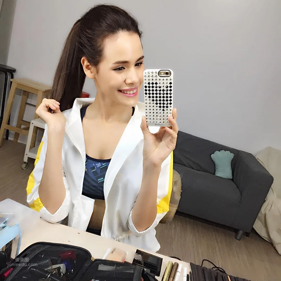 Natalie Pickles, A Charming Chinese-British Mixed-Race Beauty photo 4