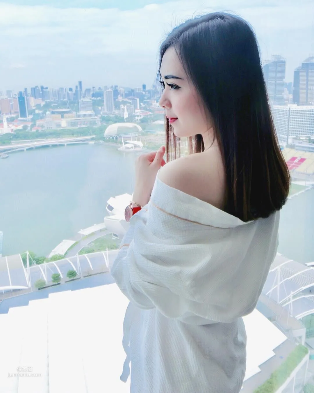 AirAsia Pretty Flight Attendant Mabel Goo, Candid Photos Went Viral Online and She Became Famous by Accident photo 13