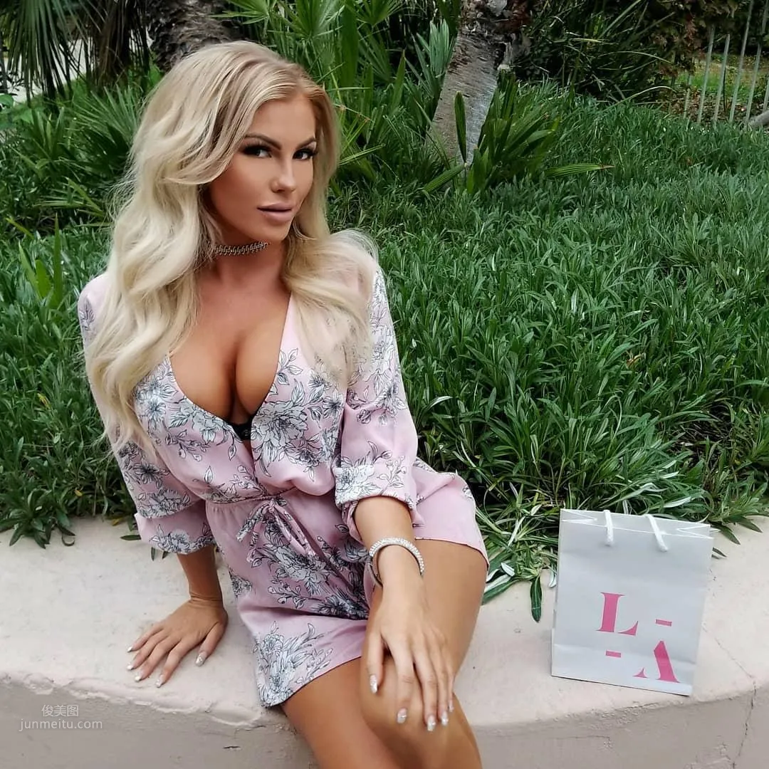 Ivy Ferguson - Canadian Hot Model Pushes the Limits photo 7