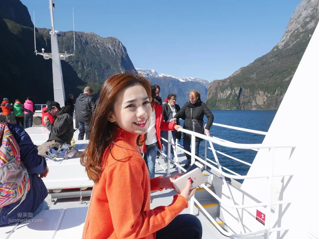 AirAsia Pretty Flight Attendant Mabel Goo, Candid Photos Went Viral Online and She Became Famous by Accident photo 27