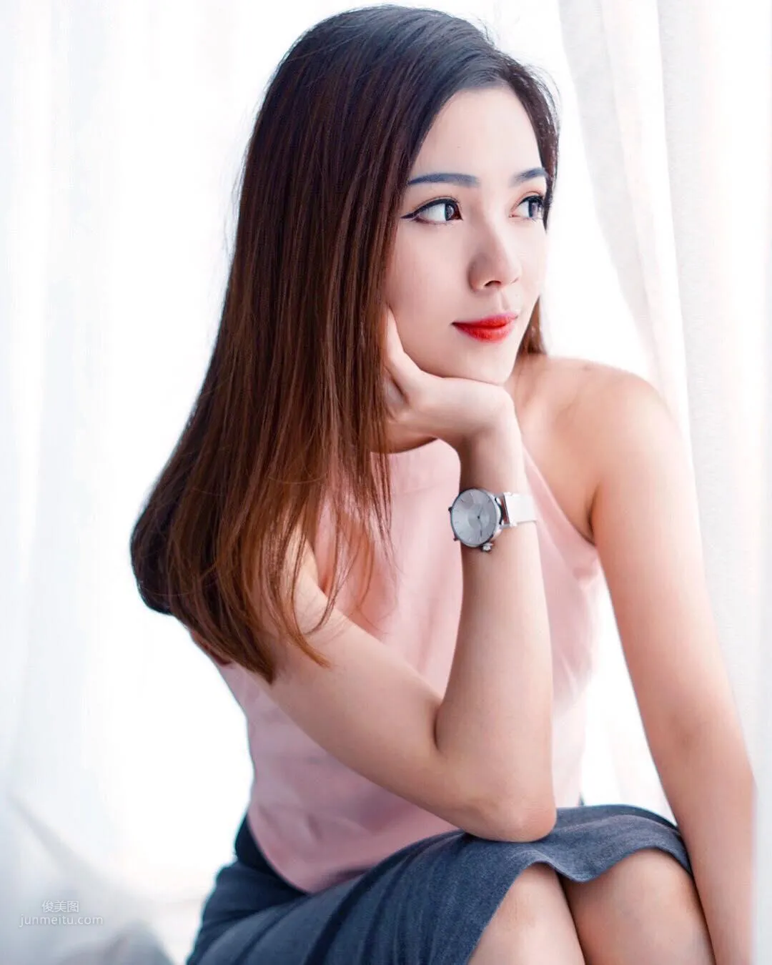 AirAsia Pretty Flight Attendant Mabel Goo, Candid Photos Went Viral Online and She Became Famous by Accident photo 2