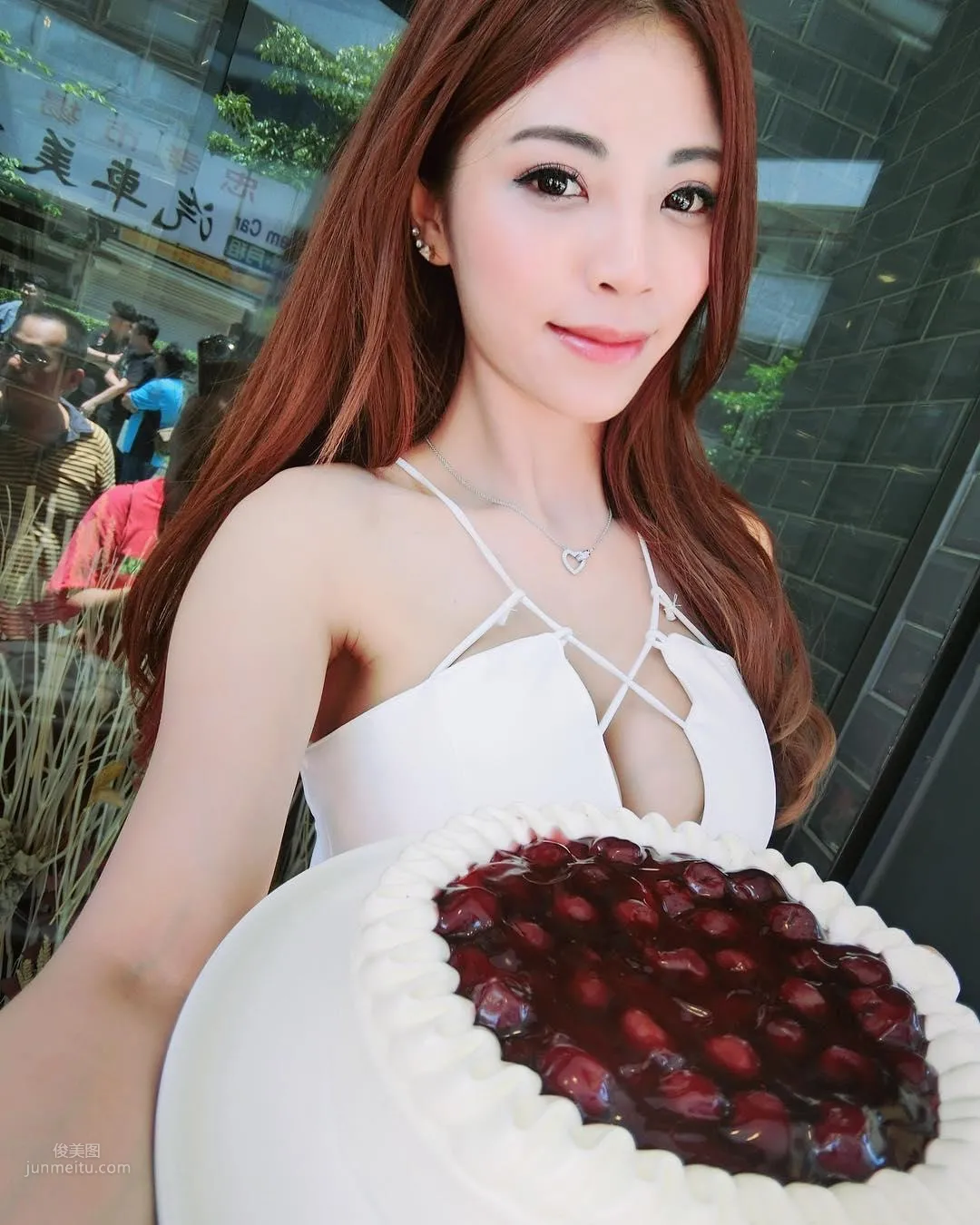 Angel Liya (Angel Liya) - Sexy Party Girl Holds the Whole Scene, Charm Sweeps All, Full of Perks photo 4