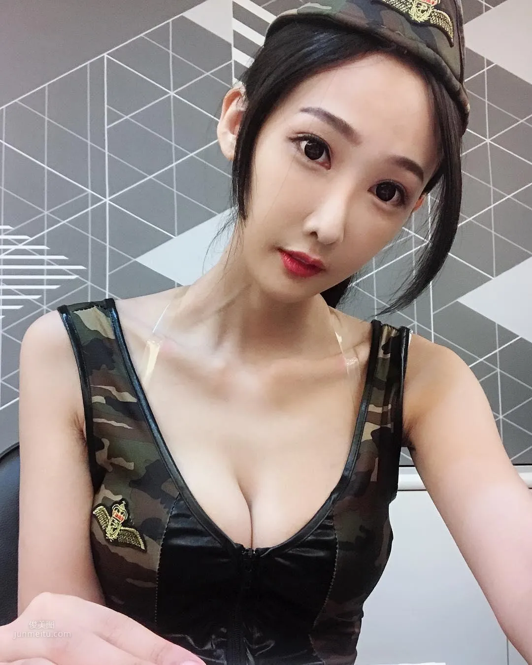 徐君荞- 21吋的小蠻腰 24