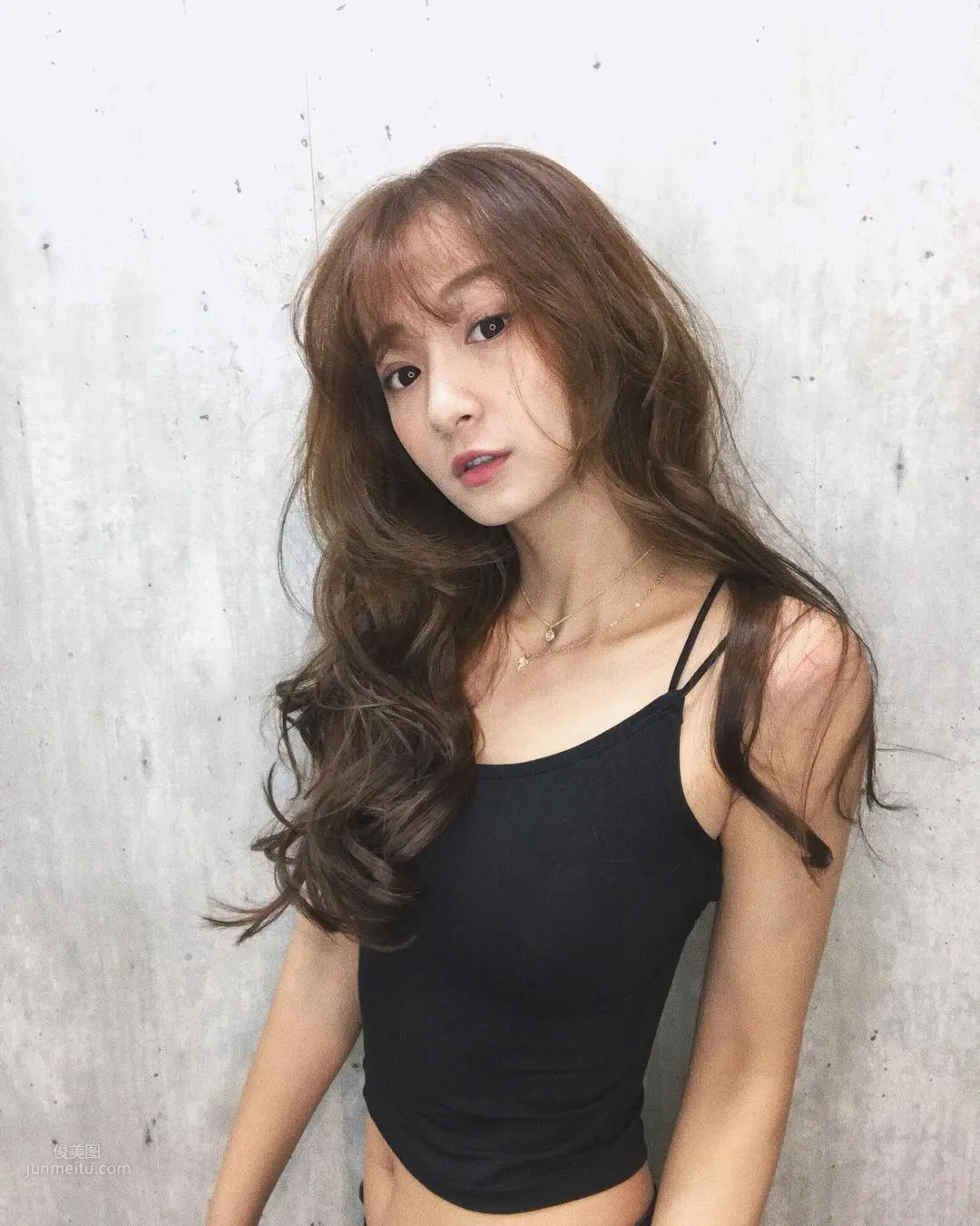 正妹江晏甯浮潛抓海膽，泳裝太美網友分心 22