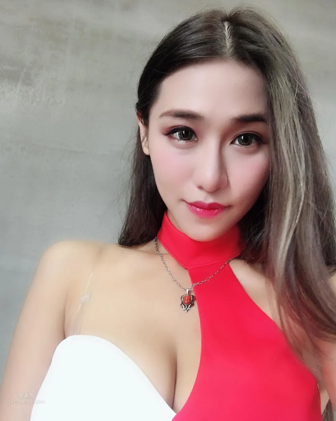 Aqq Cami, Long-Legged Hot Model with a Dazzling Look Is So Charming photo 28