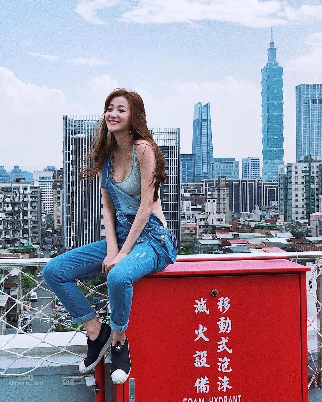正妹江晏甯浮潛抓海膽，泳裝太美網友分心 29