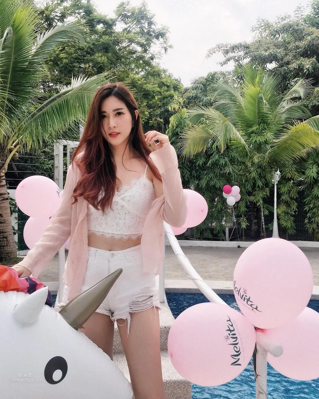 大马女神Jovin Chan，修长美腿秀出完美好身材_16