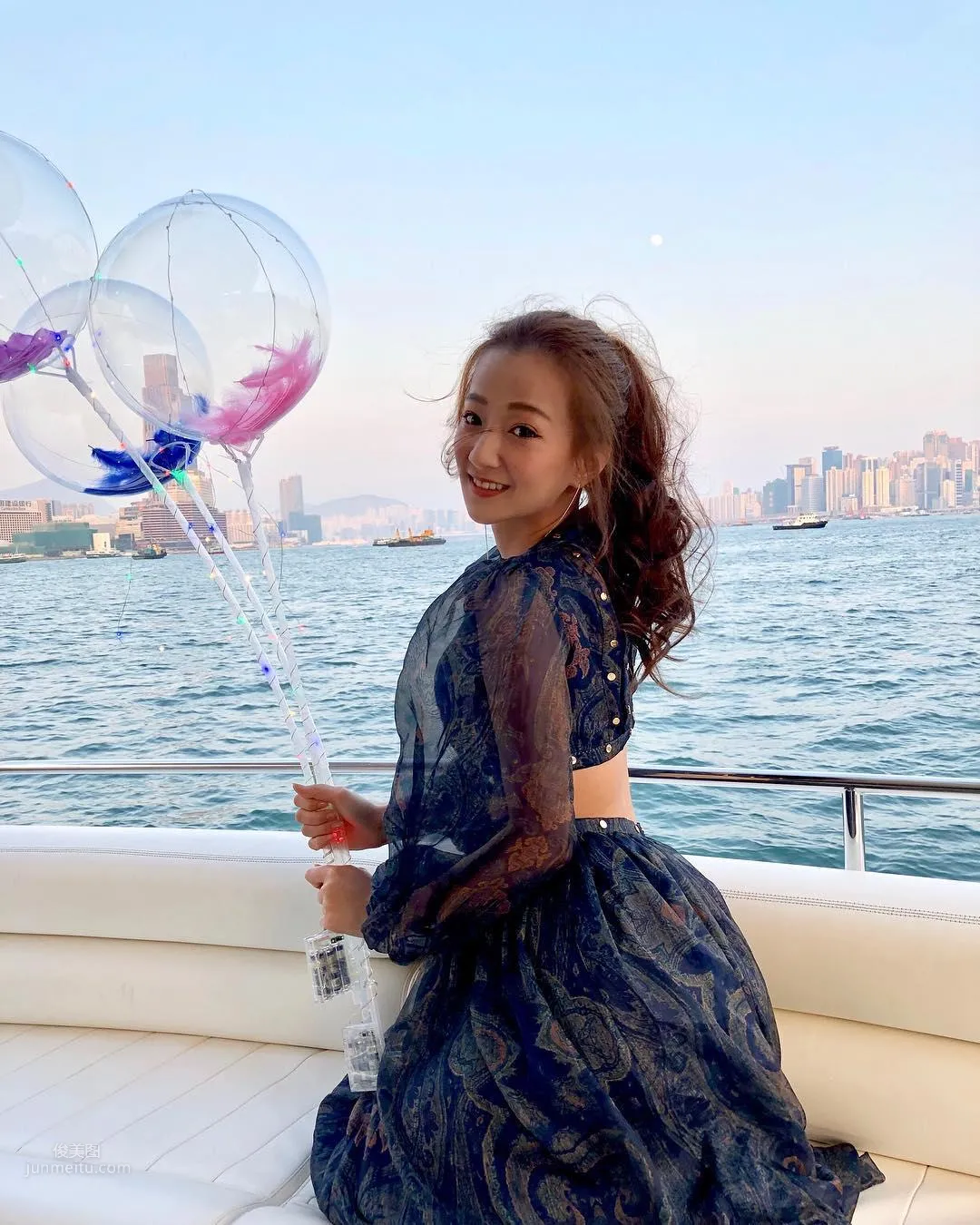 正妹江晏甯浮潛抓海膽，泳裝太美網友分心 7