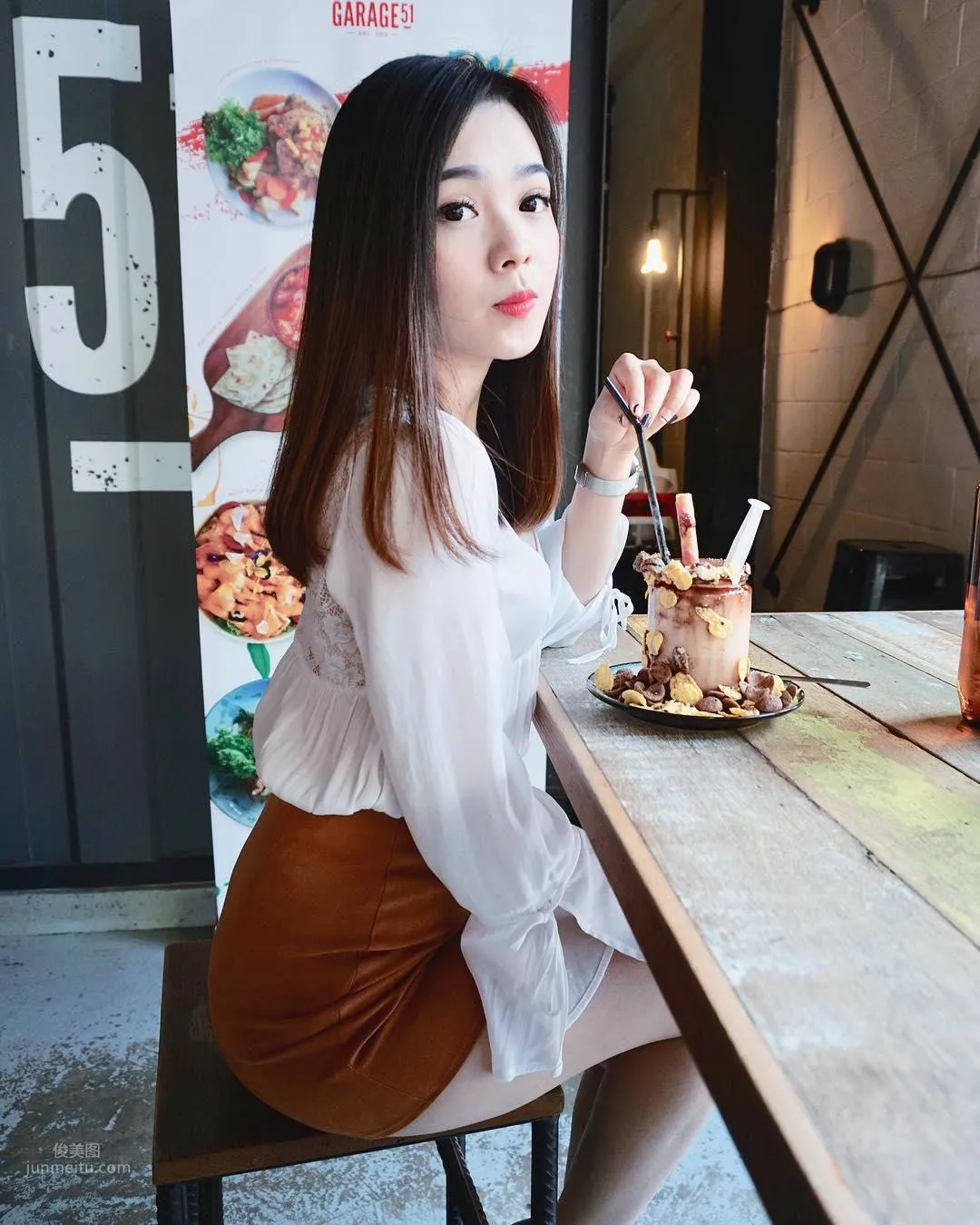 AirAsia Pretty Flight Attendant Mabel Goo, Candid Photos Went Viral Online and She Became Famous by Accident photo 16