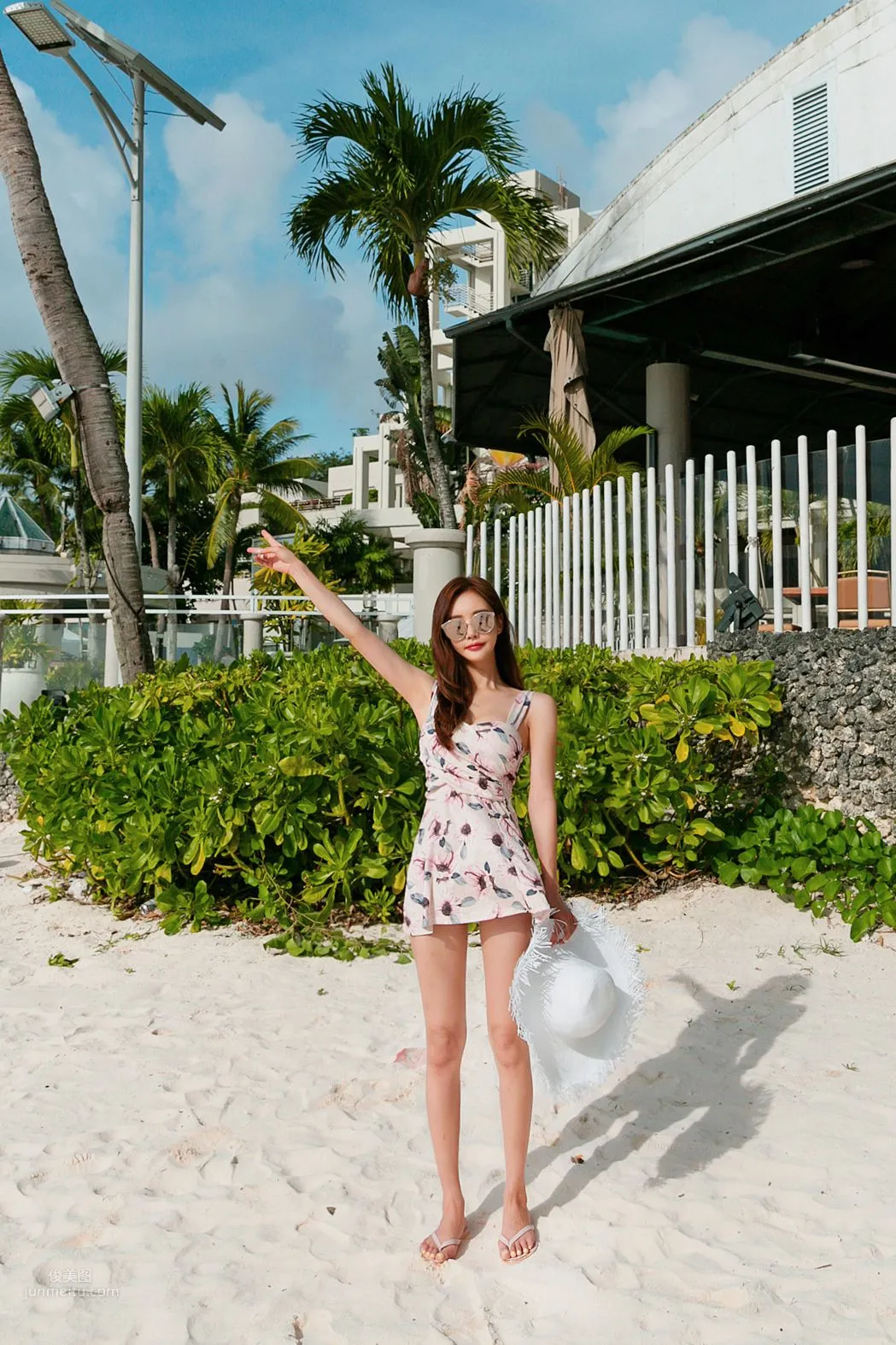 Son Yoon Joo - 2018 Swimsuit Collection Series 2 photo 5