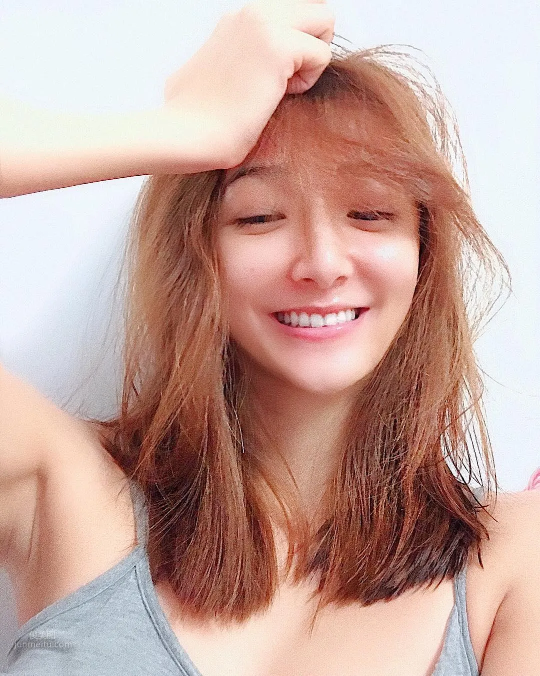 正妹江晏甯浮潛抓海膽，泳裝太美網友分心 32