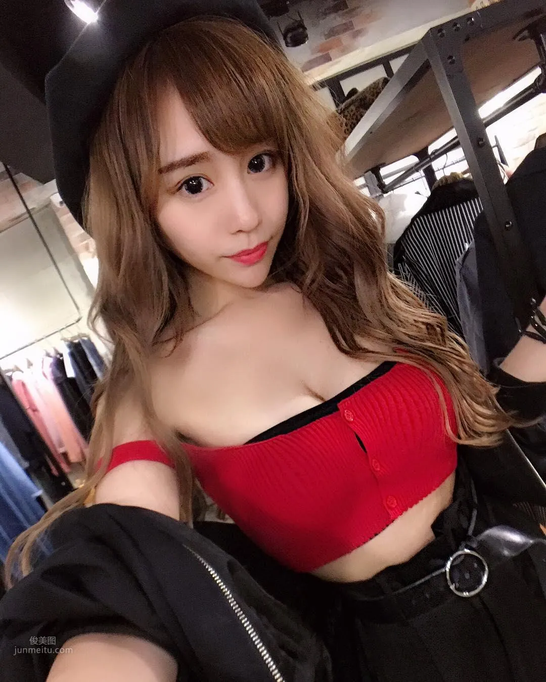 S-Shaped Taiwanese Girl Irene Huang, Loves Open-Chest Swimwear Most photo 30