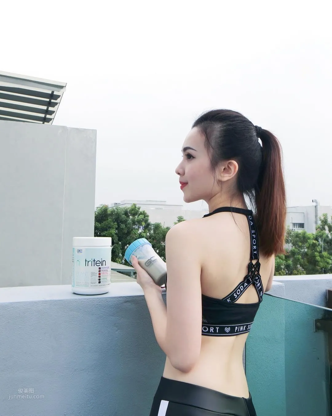AirAsia Pretty Flight Attendant Mabel Goo, Candid Photos Went Viral Online and She Became Famous by Accident photo 8