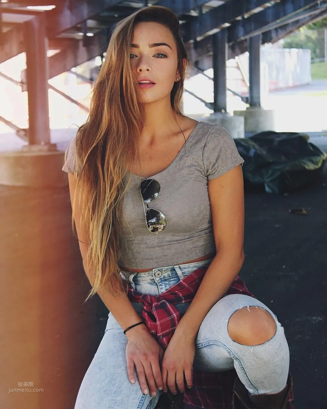 Caitlin Christine- 甜心正妹「一鍵開啟」銷魂模式 18