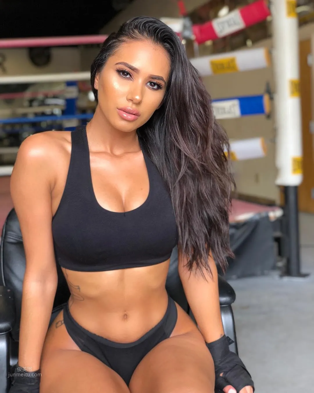 Amber Quinn - 'Round Peaches' Hot Release photo 32