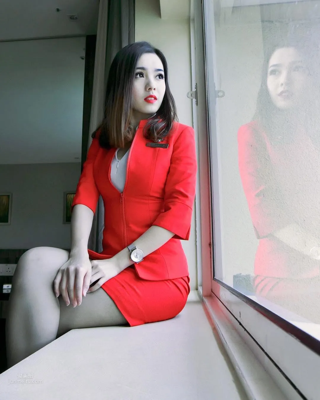AirAsia Pretty Flight Attendant Mabel Goo, Candid Photos Went Viral Online and She Became Famous by Accident photo 7