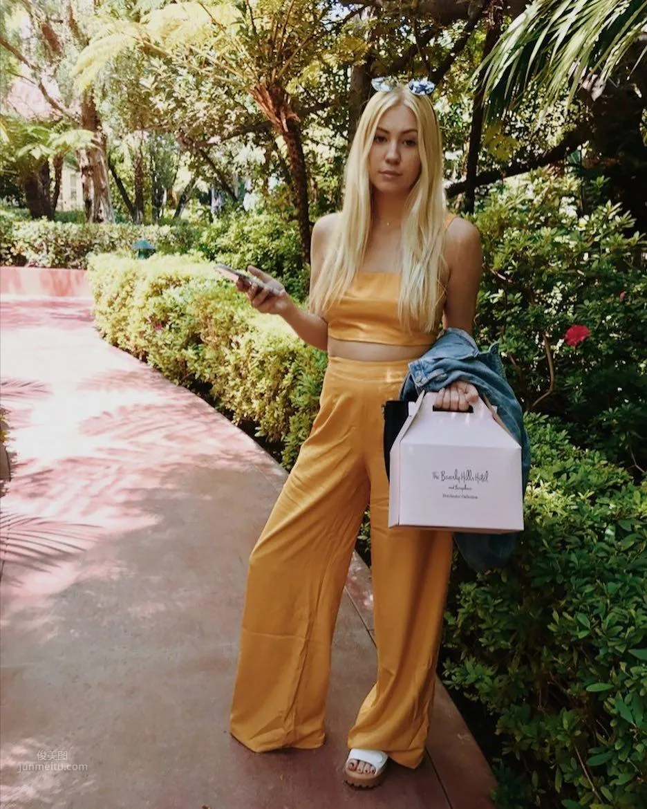 Ava Sambora: Photo Set 2022 photo 30