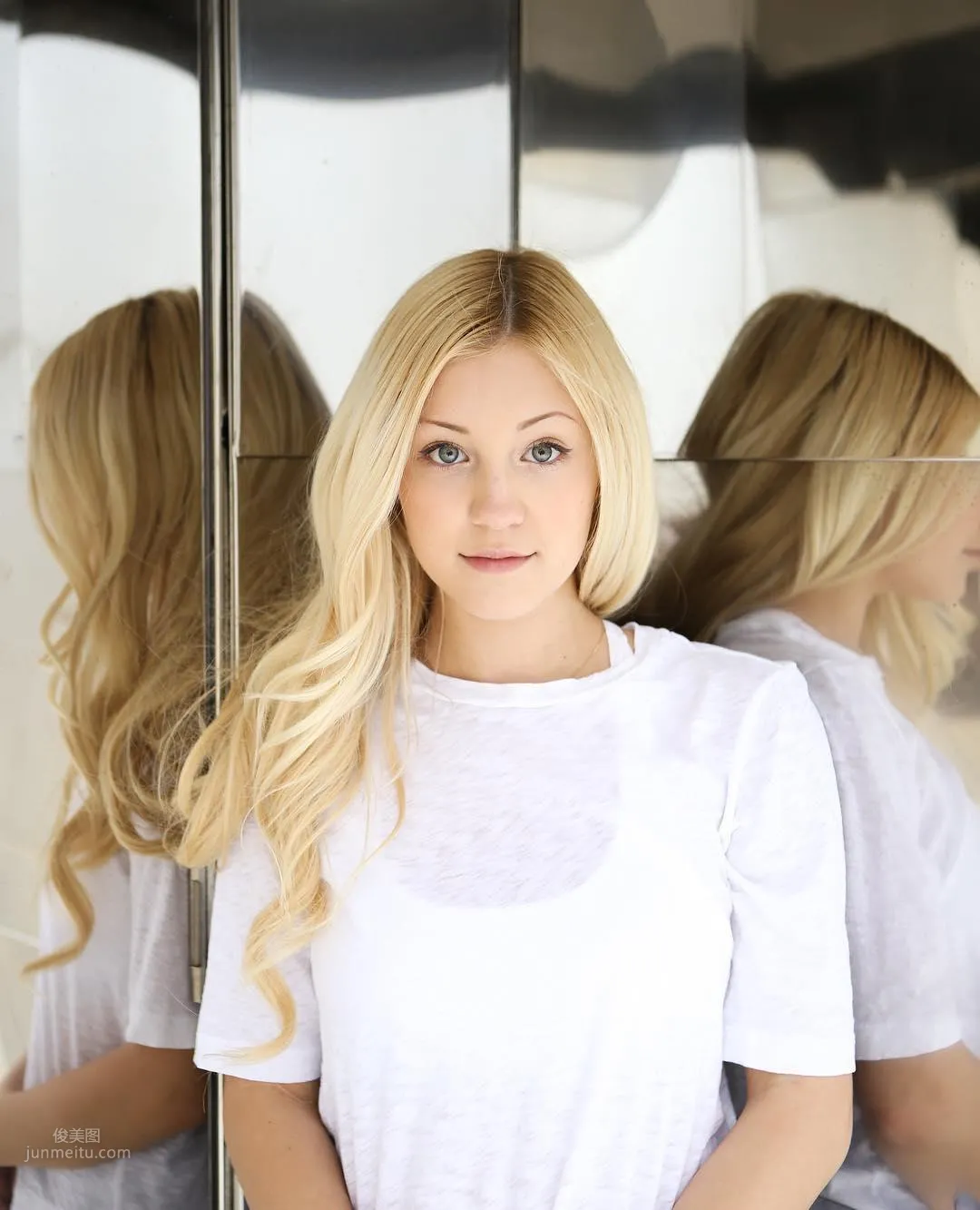 Ava Sambora: Photo Set 2022 photo 5