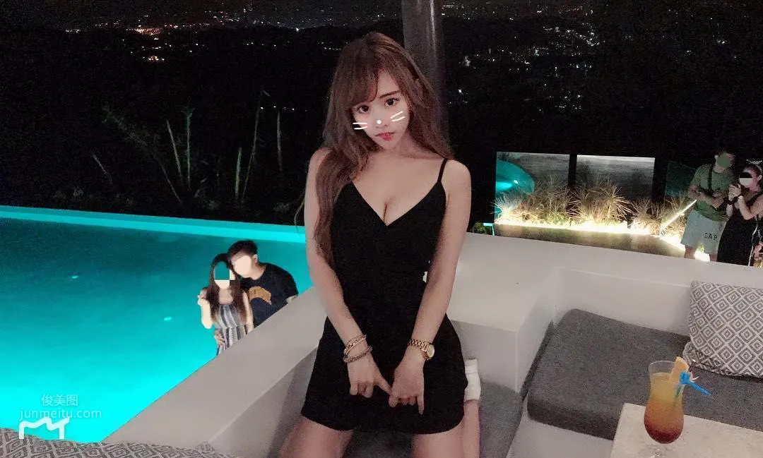 S-Shaped Taiwanese Girl Irene Huang, Loves Open-Chest Swimwear Most photo 12