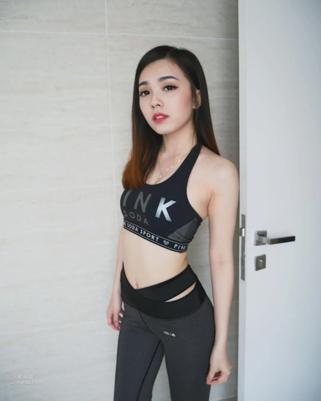 AirAsia Pretty Flight Attendant Mabel Goo, Candid Photos Went Viral Online and She Became Famous by Accident photo 20