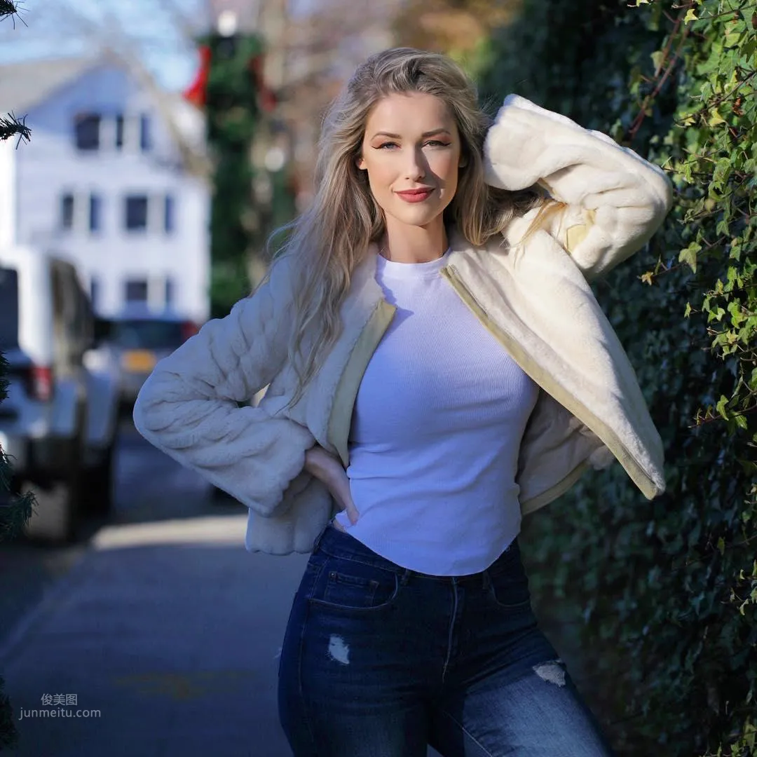 Noelle Foley, Tall 10-Head Body Beauty with Outstanding Elegance photo 11