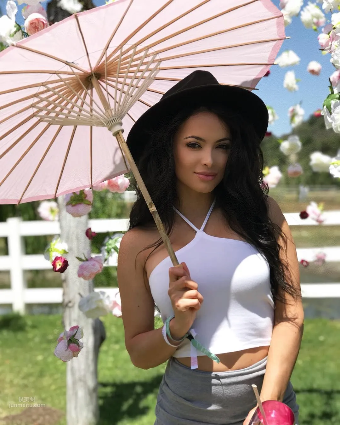 Franciele Medeiros- 沖出的濃醇香不斷勾引極誘惑 58
