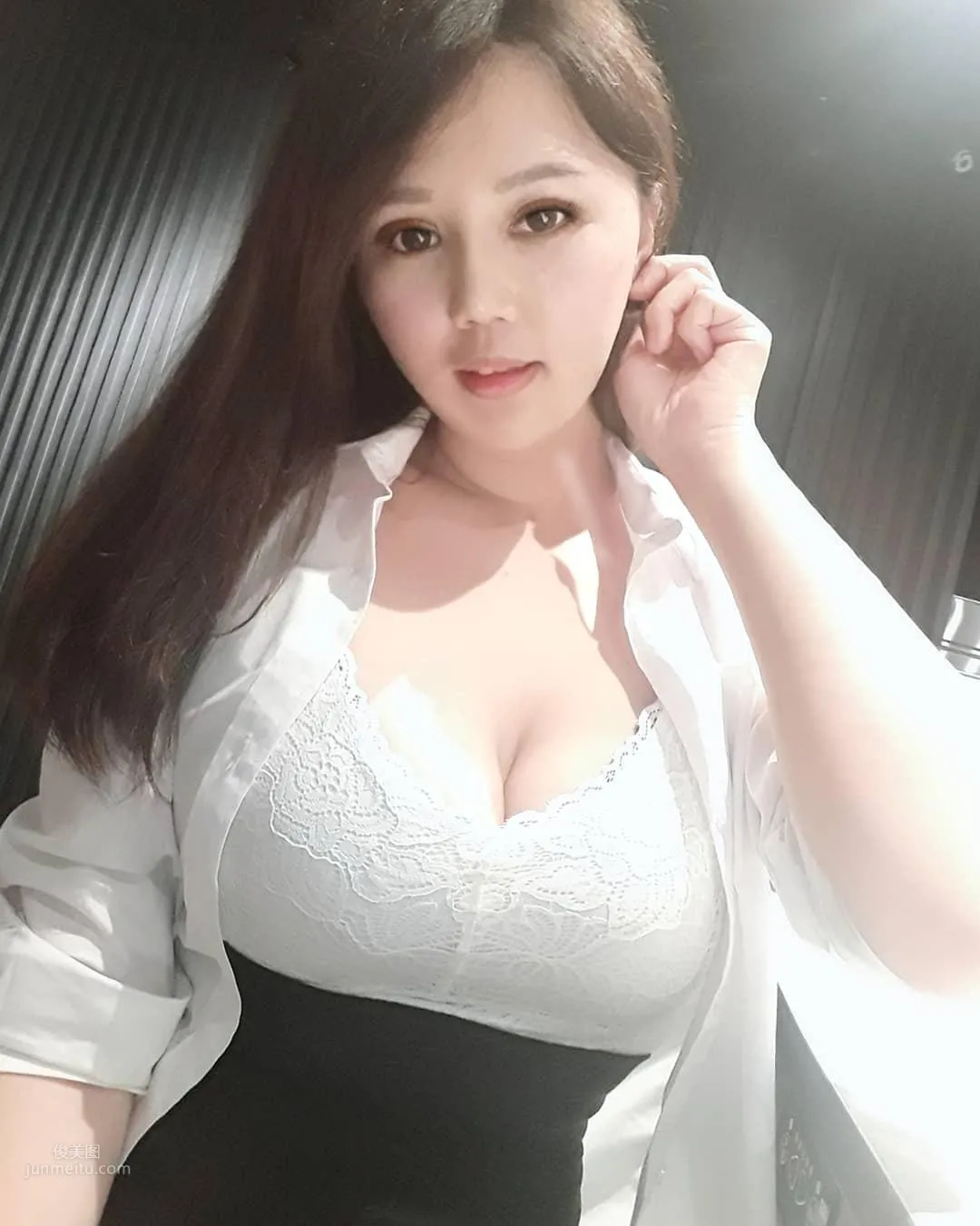 張薇薇- 「不科學k罩杯」捧好捧滿 2