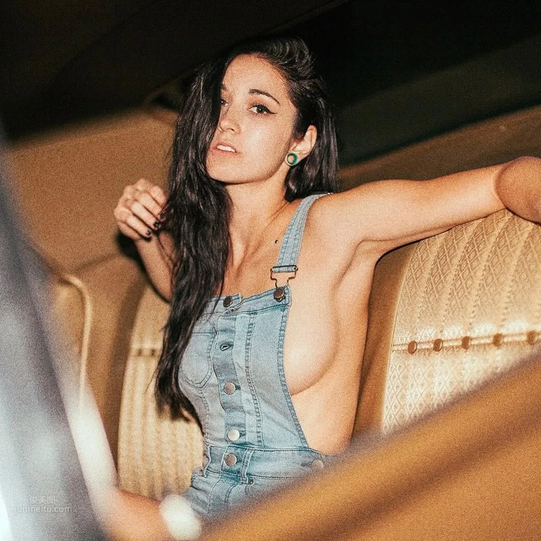 Natalie Roush- 意大利模特美臀秀_1