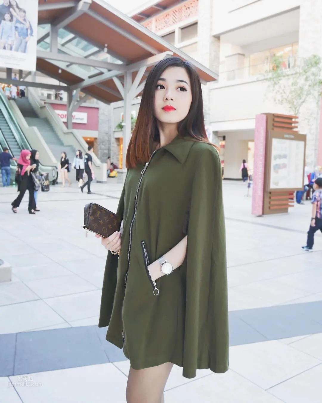AirAsia Pretty Flight Attendant Mabel Goo, Candid Photos Went Viral Online and She Became Famous by Accident photo 19
