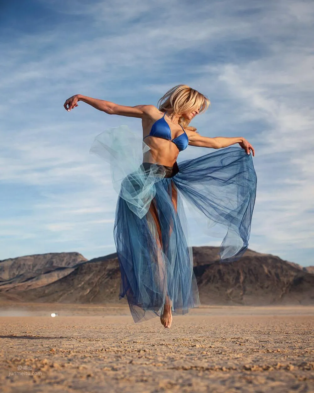 Meredith Mack - Deep U Showing Beautiful Back, Strong Seductive Charm photo 22