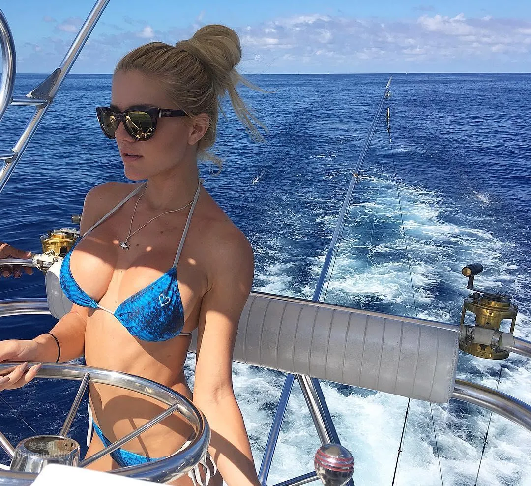 Marissa Everhart - Uncontainable Sexy Charm photo 3