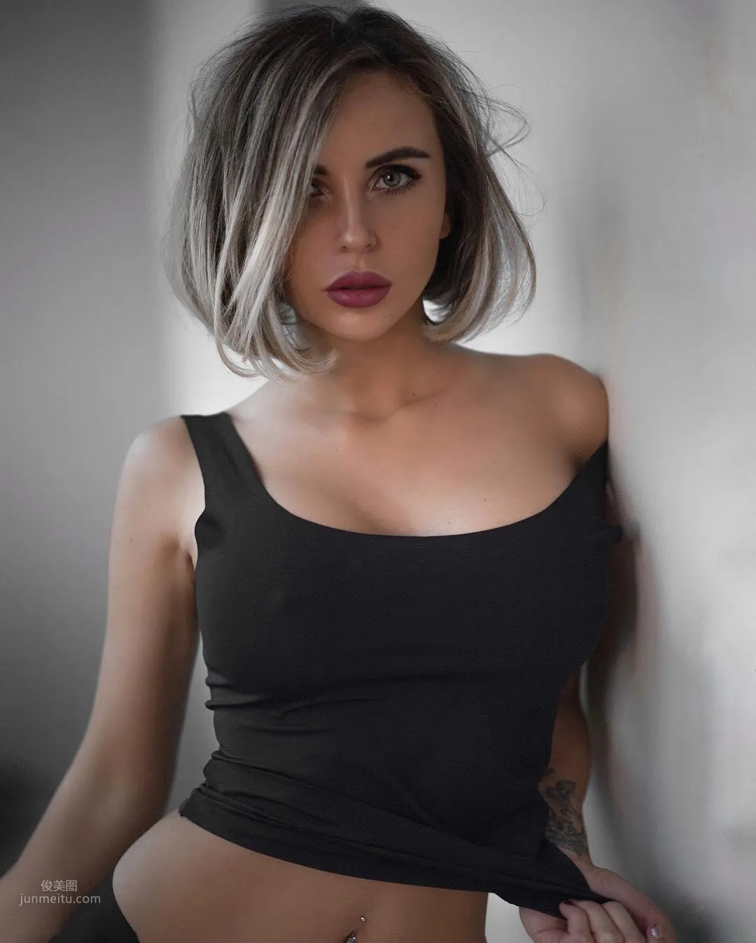 Katerina Kostenko, Russian Girl Opens the Middle Lane, Roundness Exposed photo 11