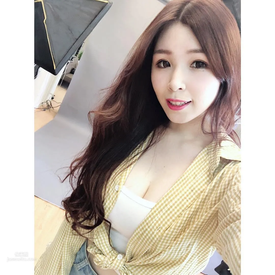 Cai Youyou, Long-Legged Beauty Live Streamer photo 6