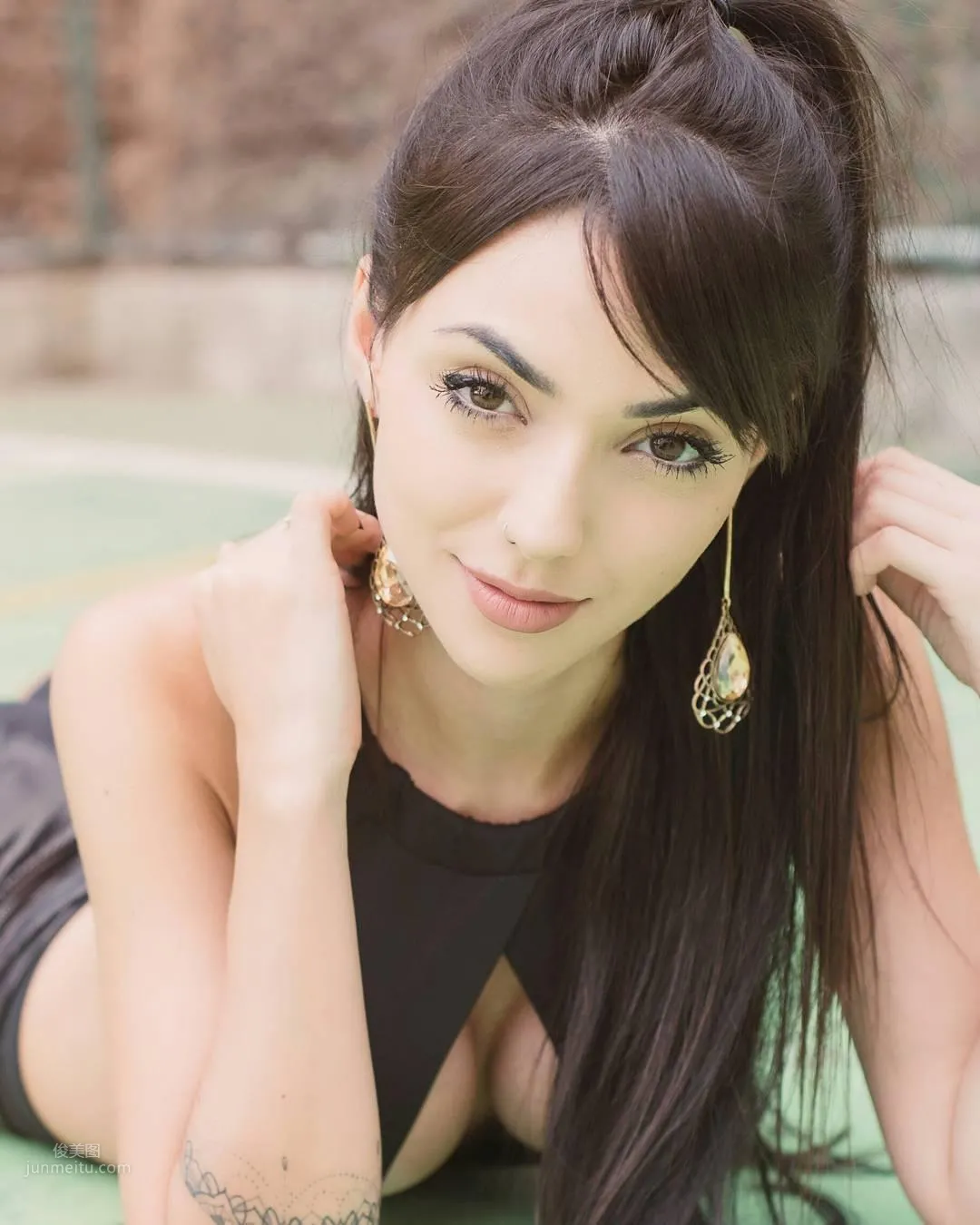 Nyvi Estephan - Brazilian Hot Esports Host photo 7