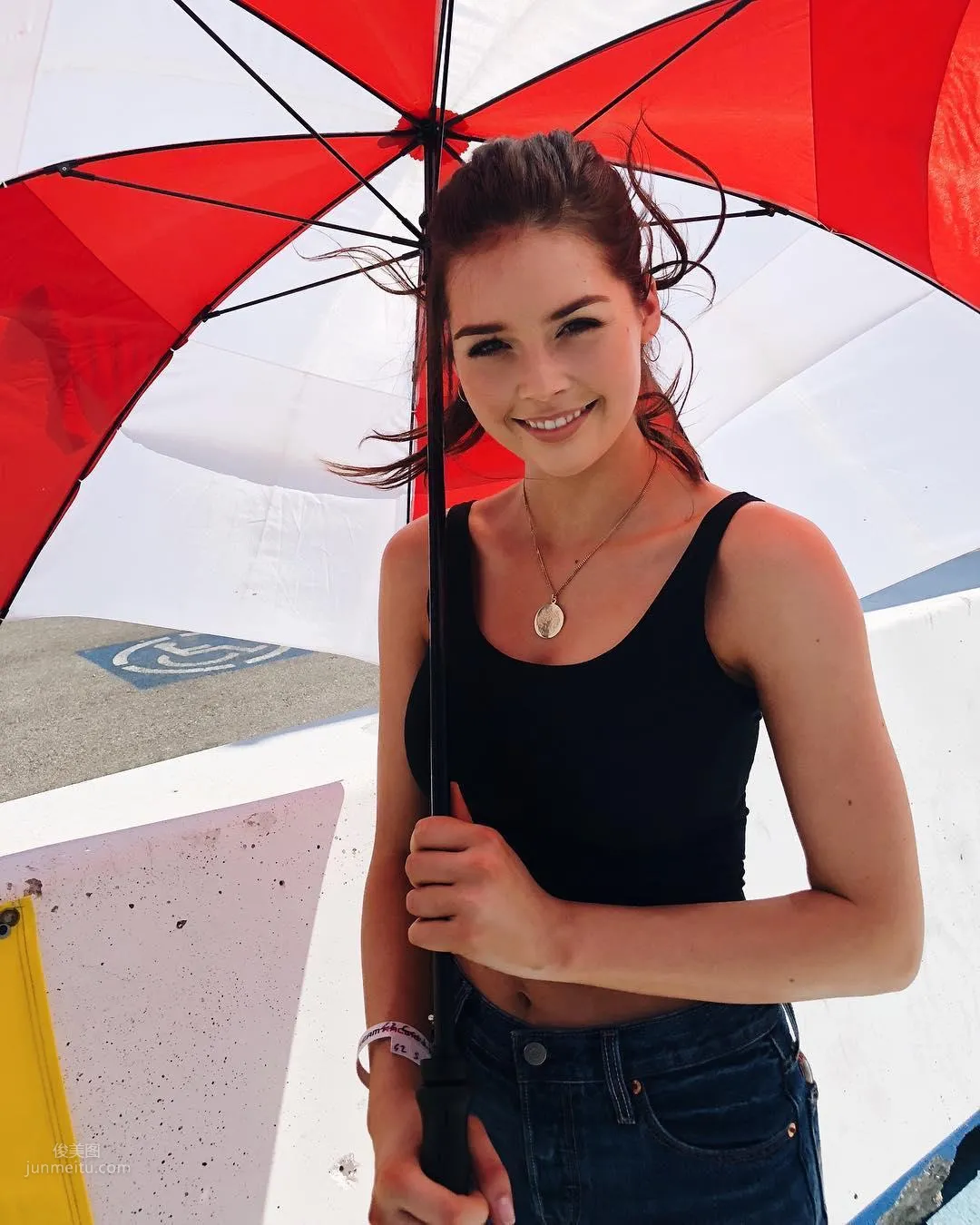 Elise Trouw - All-Around Beautiful Singer Also Has Good Looks photo 22