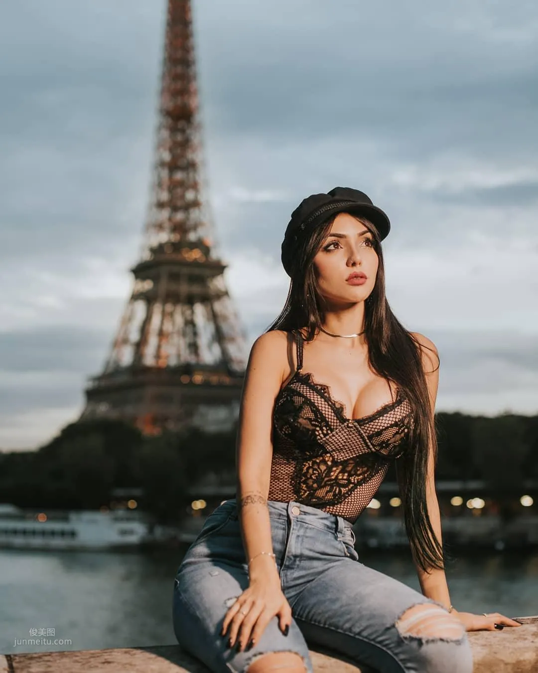 Nyvi Estephan - Brazilian Hot Esports Host photo 33