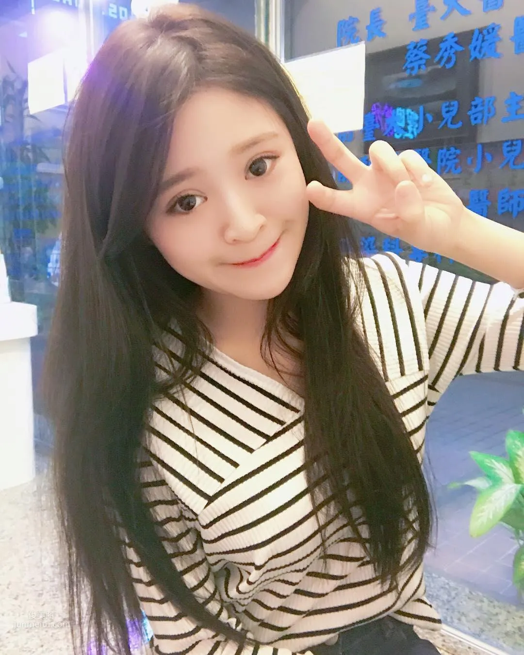 Xie Youxin - Super Sweet and Cute Girl Stunning Debut photo 11