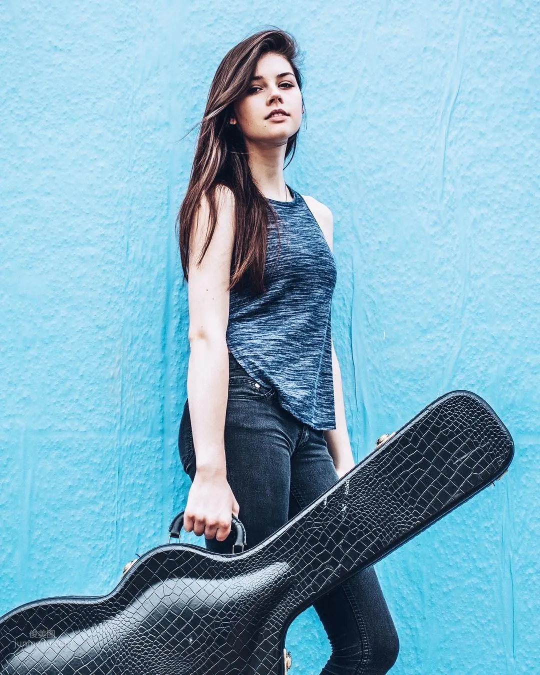 Elise Trouw - All-Around Beautiful Singer Also Has Good Looks photo 6