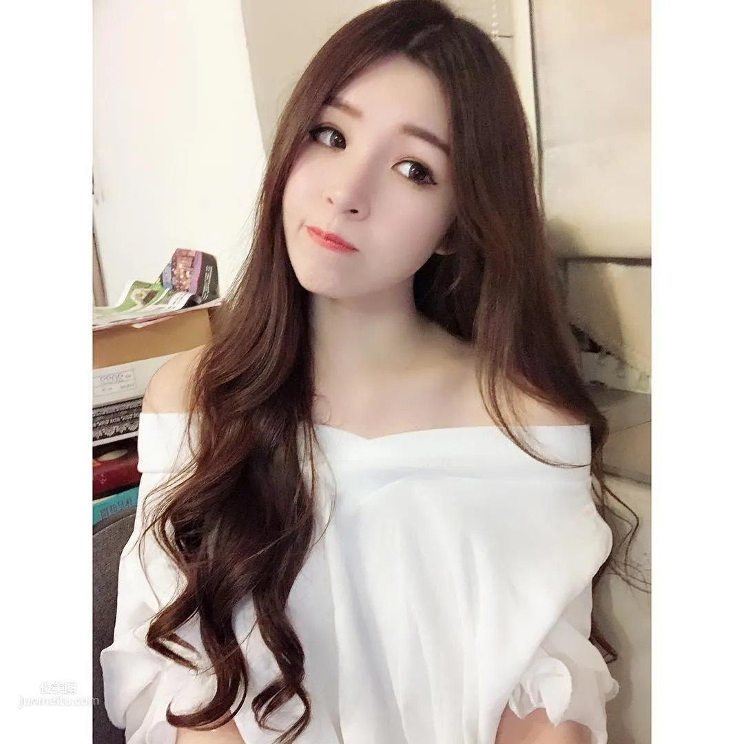 Cai Youyou, Long-Legged Beauty Live Streamer photo 19