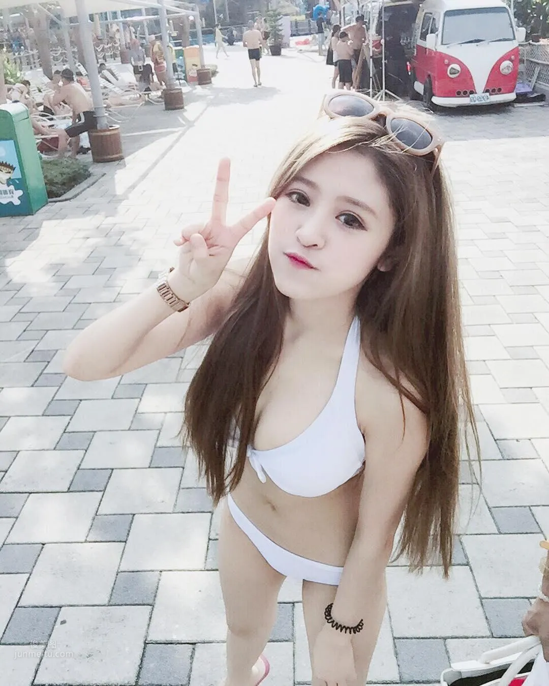 Xie Youxin - Super Sweet and Cute Girl Stunning Debut photo 4