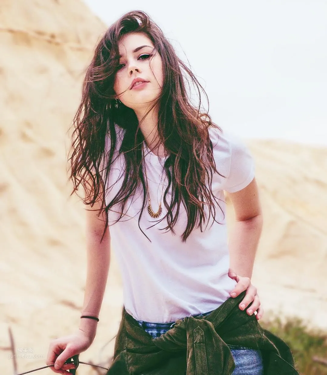 Elise Trouw - All-Around Beautiful Singer Also Has Good Looks photo 4