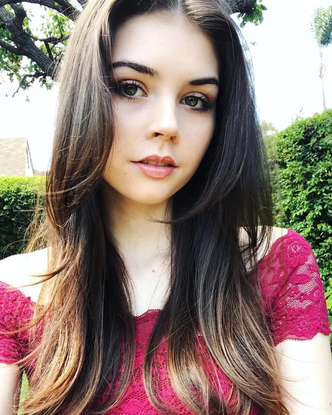 Elise Trouw - All-Around Beautiful Singer Also Has Good Looks photo 13