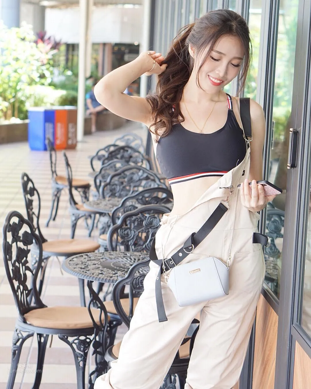 大馬正妹Fedora Ng，修長美腿低胸超迷人 18