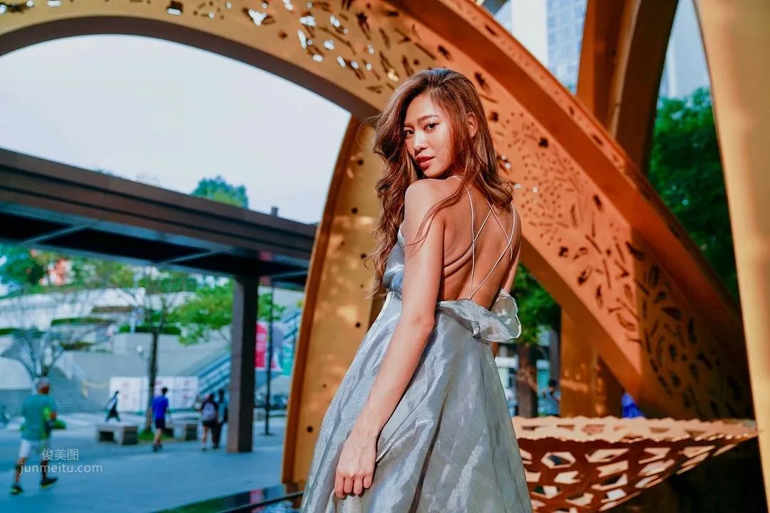 Elegant Goddess "Lynn Lin Yu" a Pair of Incredible Long Legs So Eye-Catching photo 17