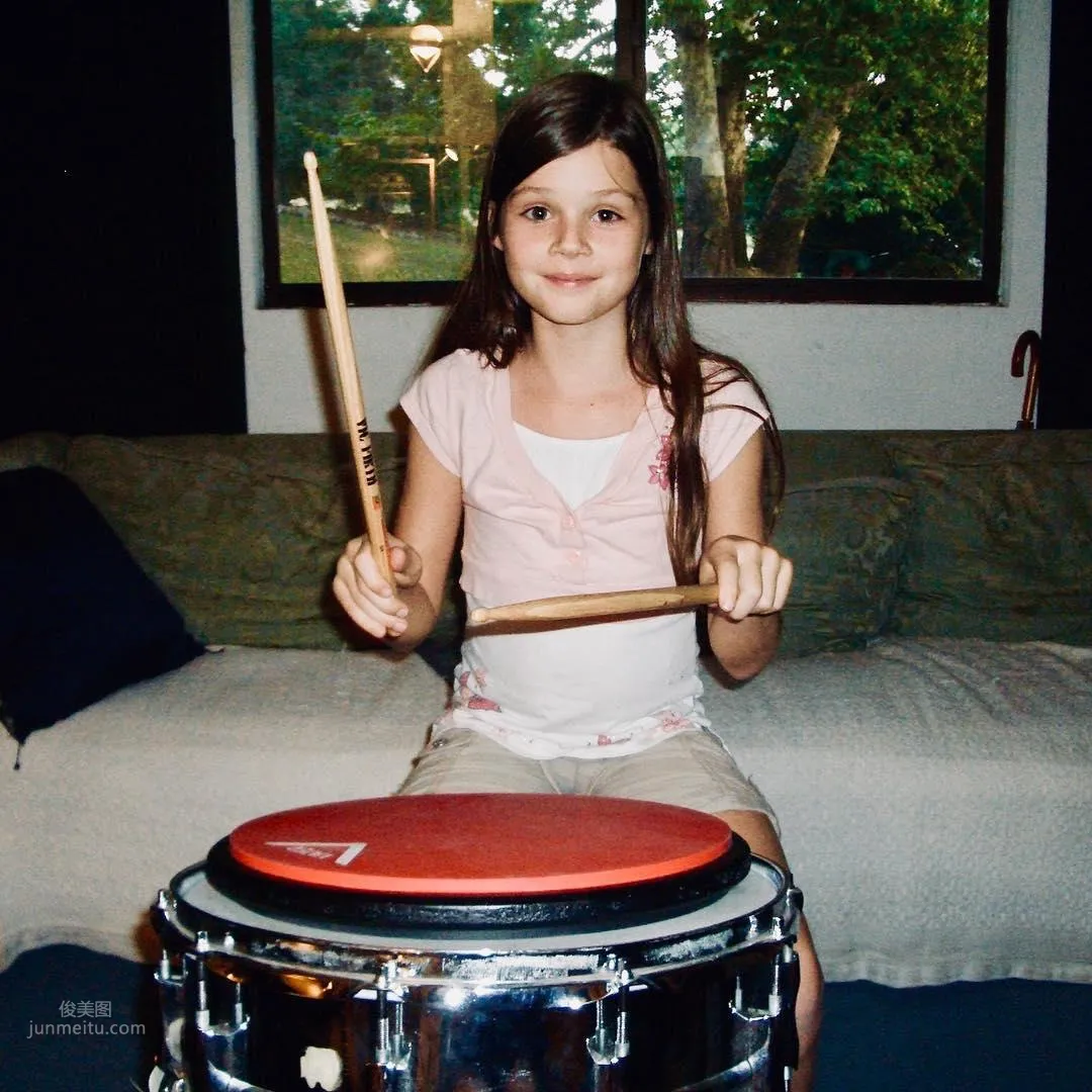 Elise Trouw - All-Around Beautiful Singer Also Has Good Looks photo 19